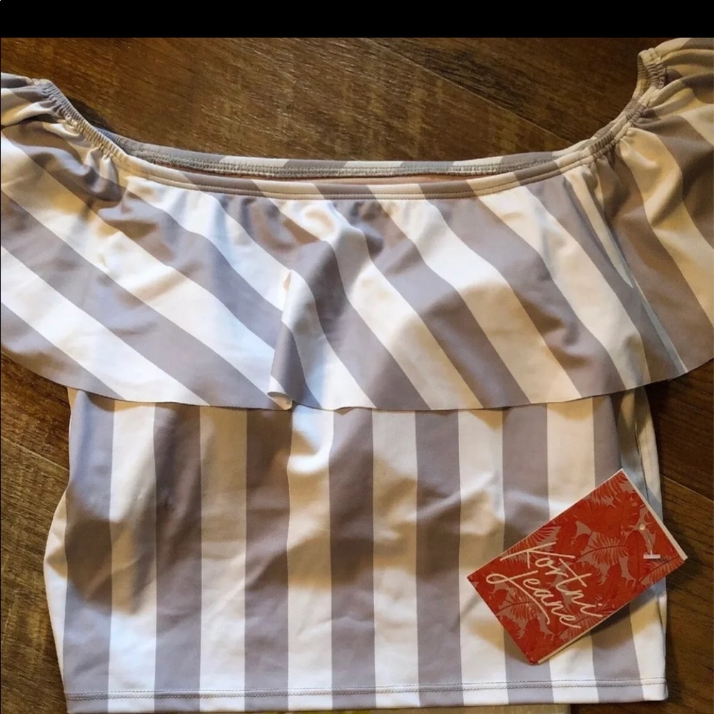 Kortni Jeane M ruffle around swim top grey stripe